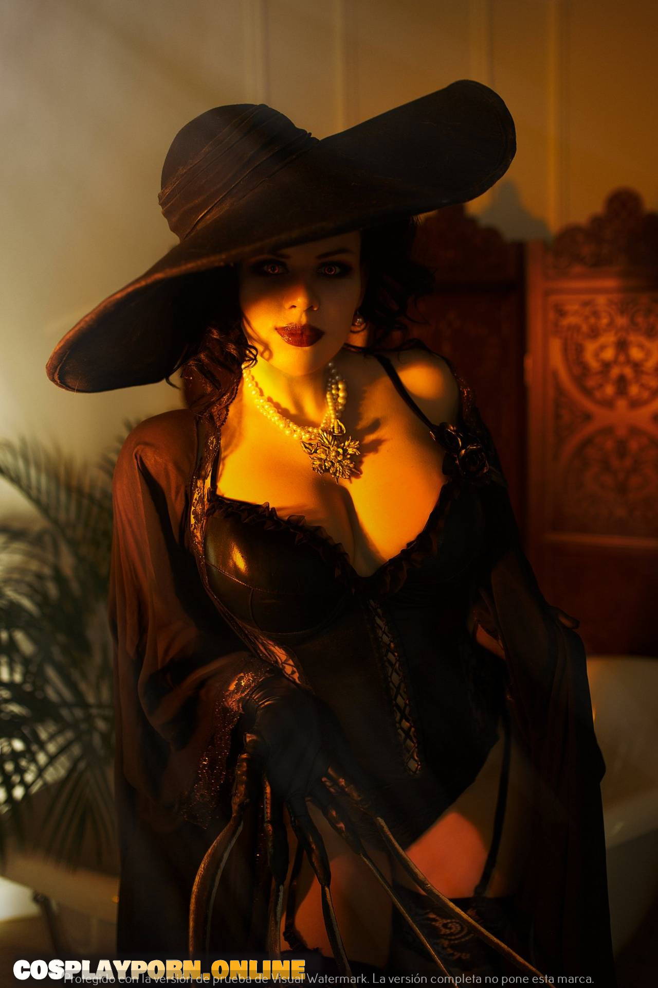 Alice Cosplay-Lady-Dimitrescu bathroom