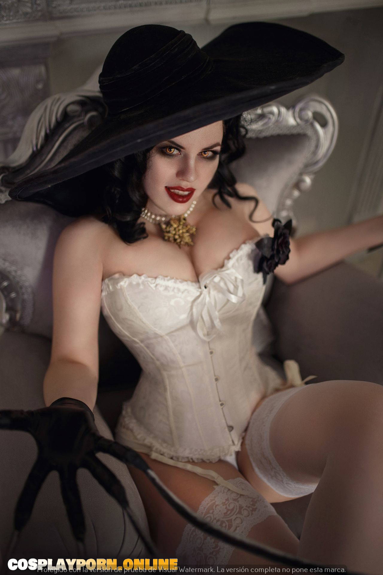 Alice Cosplay-Lady-Dimitrescu bathroom