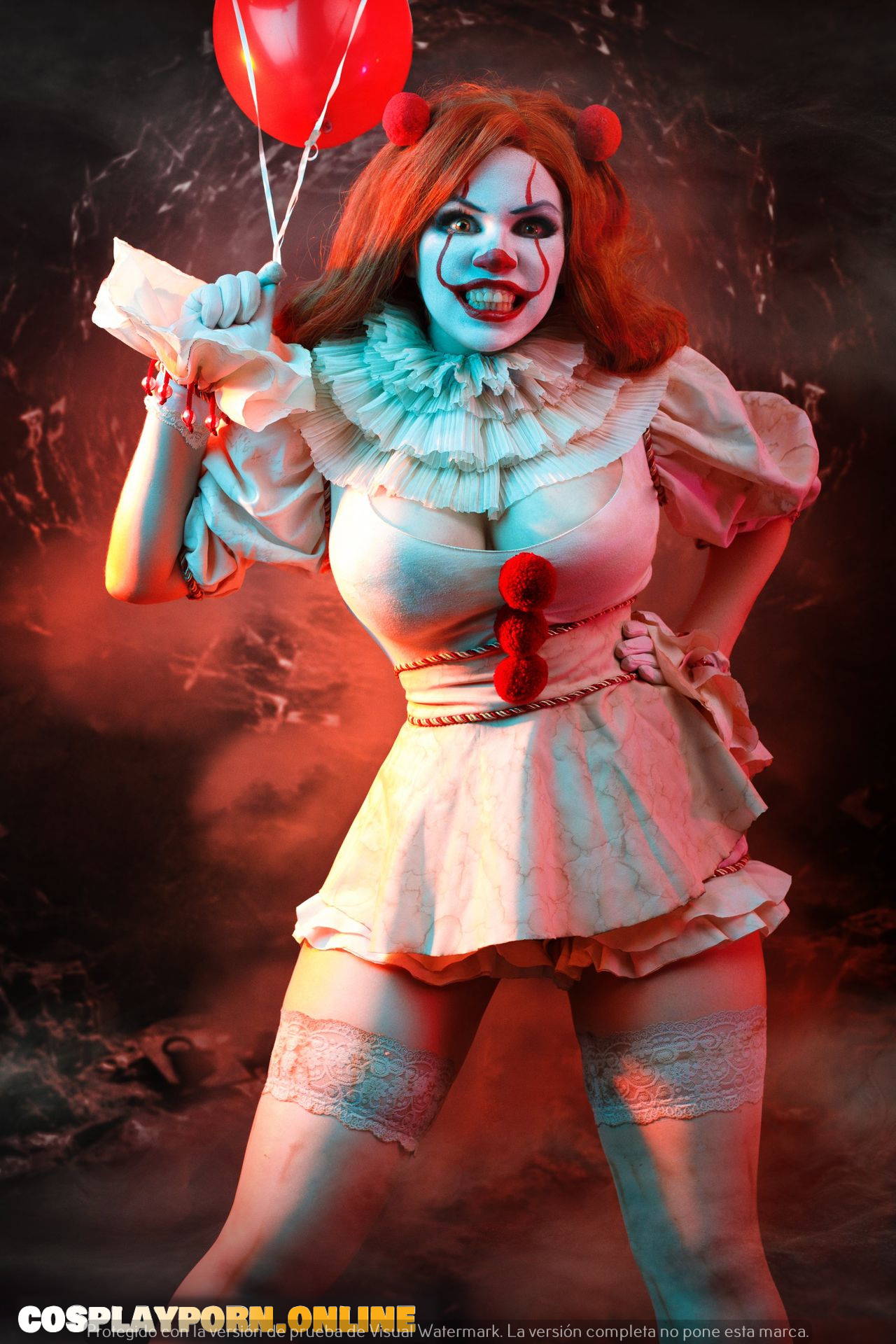 AliceCosplay-Pennywise legs spread