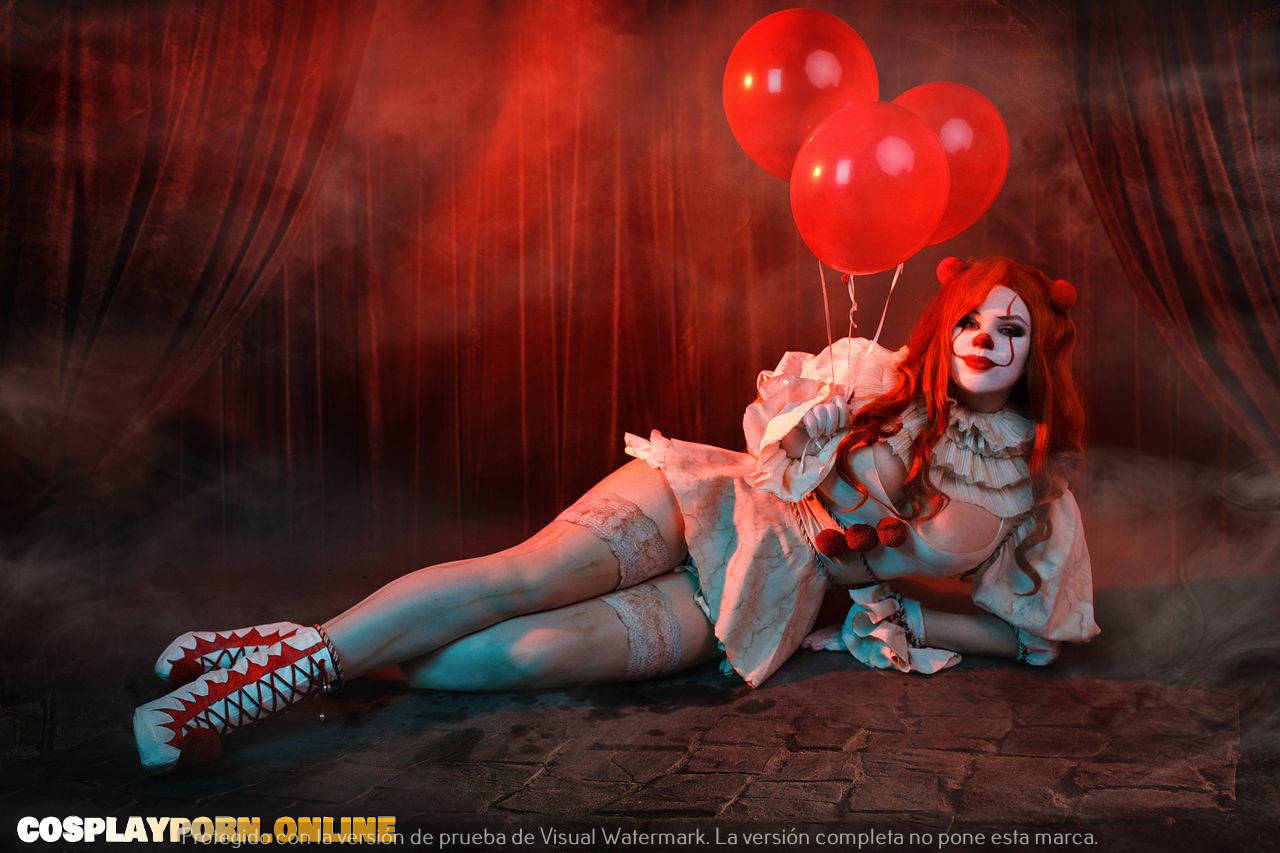 AliceCosplay-Pennywise brunette