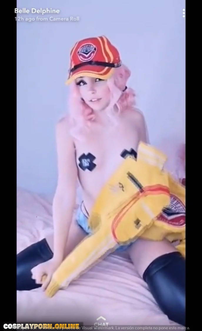 Belle-Delphine_Cindy-Final-Fantasy-Cosplay bathroom