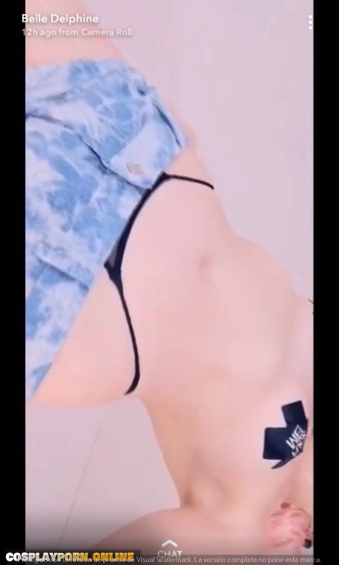 Belle-Delphine_Cindy-Final-Fantasy-Cosplay bathroom