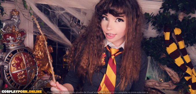 Belle-Delphine Hermione-Harry-Potter legs spread