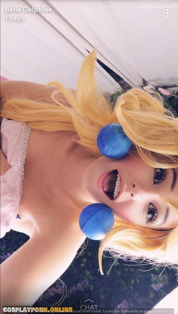 Belle-Delphine_Princess-Peach-Cosplay open pussy