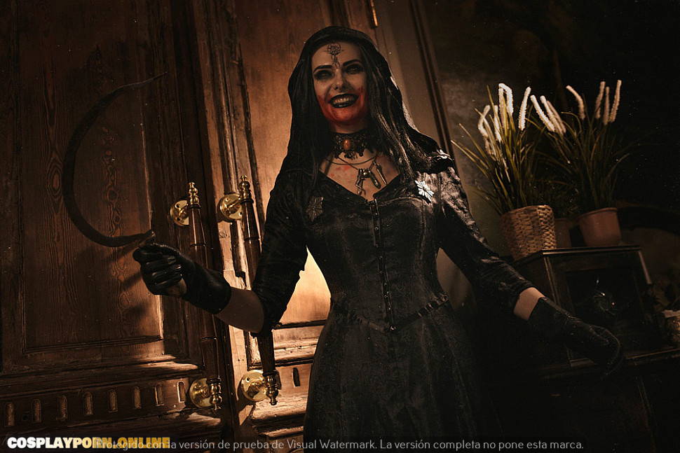 Cassandra-Daniela-Dimitrescu_Resident-Evil-Village_Mira-cosplay beautiful