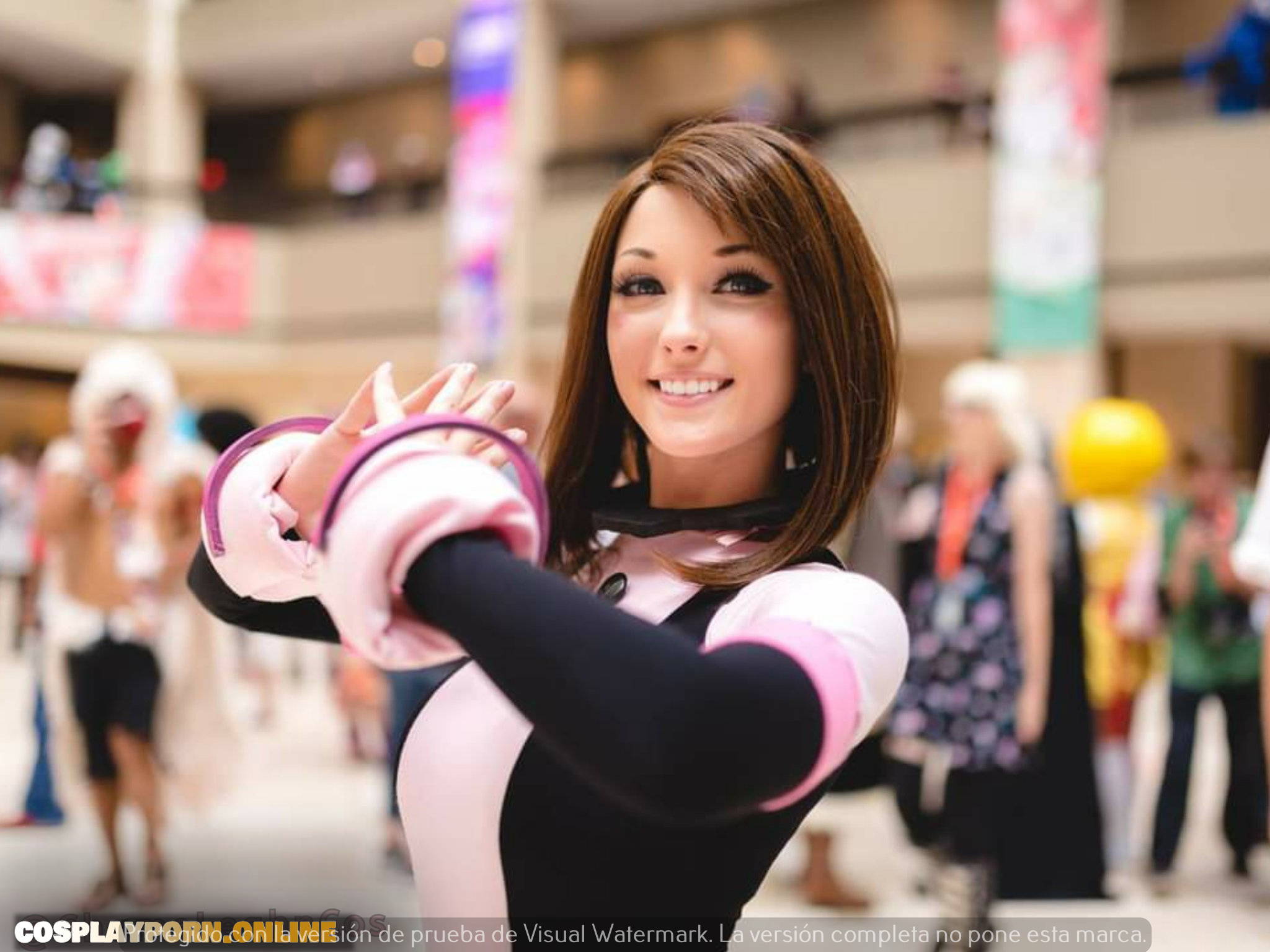 Chameleahn cosplay babes