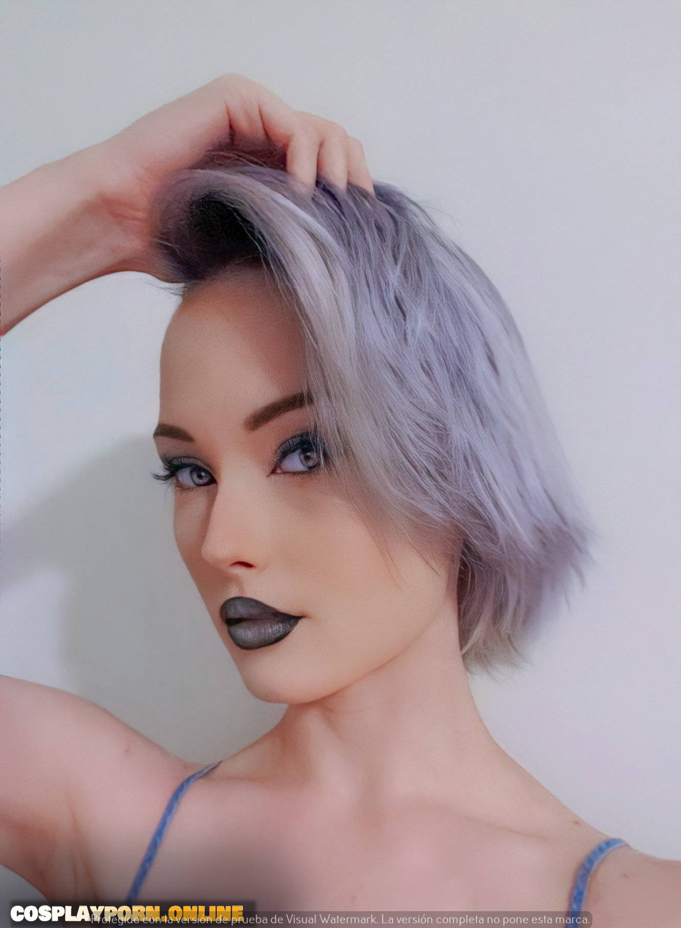 Chameleahn cosplay bathroom