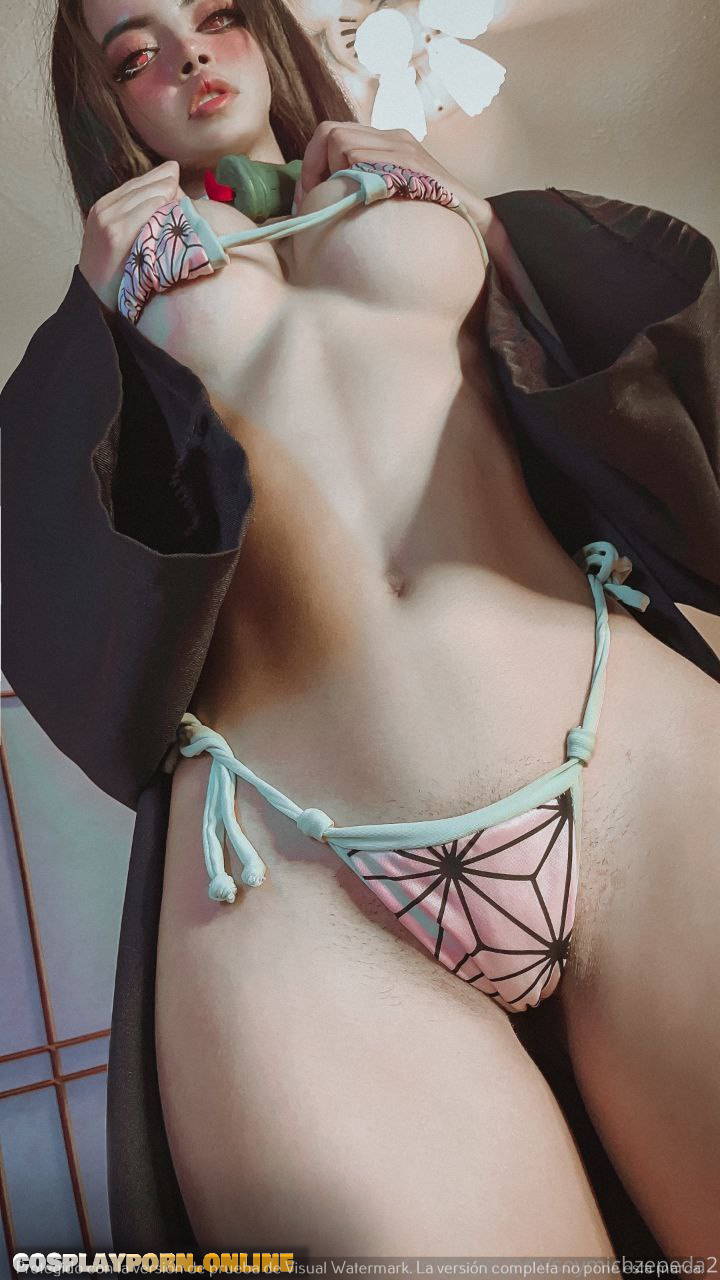 Cosplayer_Michelle-Zepeda bathroom