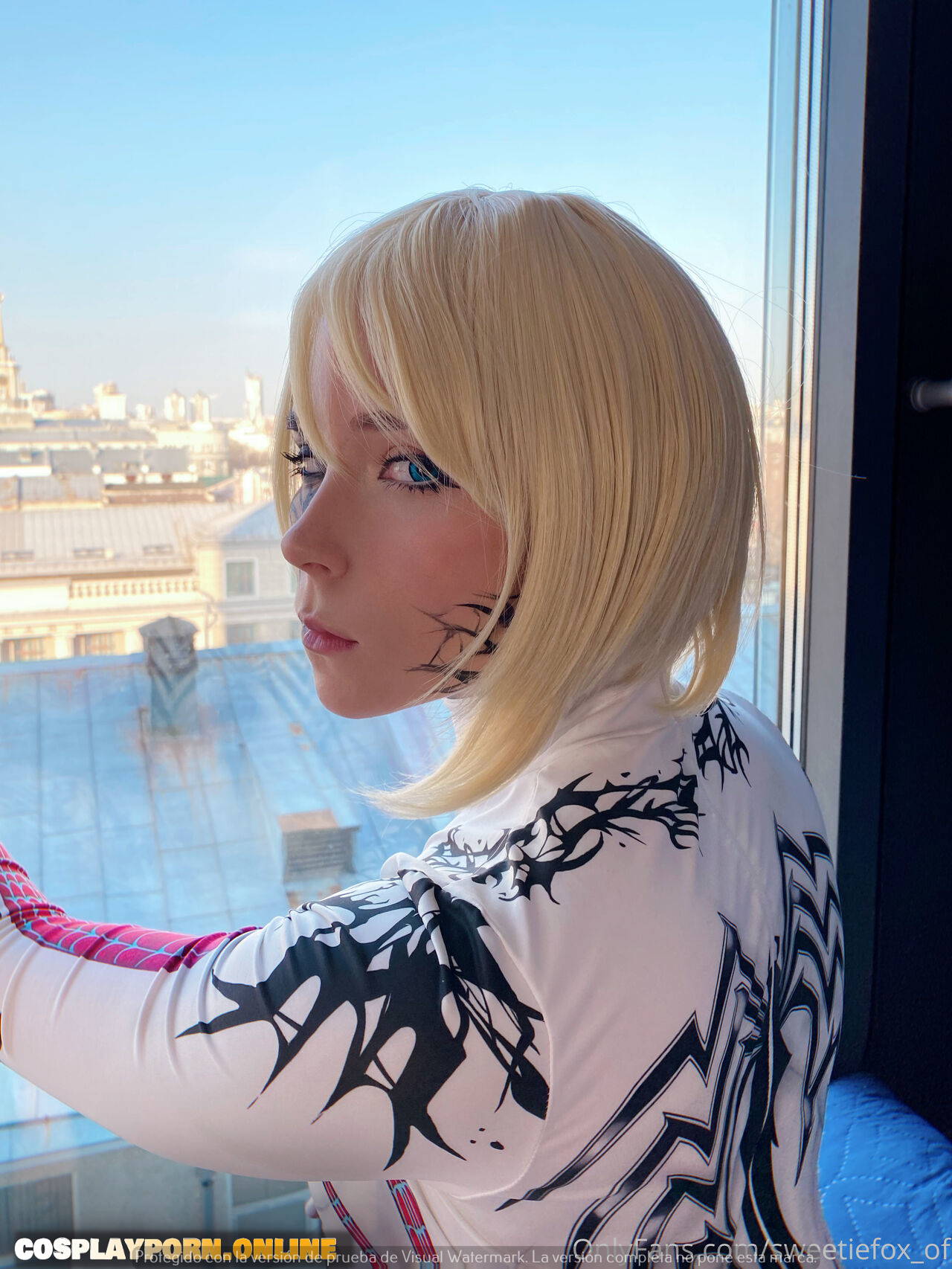 Gwen-Stacy_Sweetie-Fox legs spread